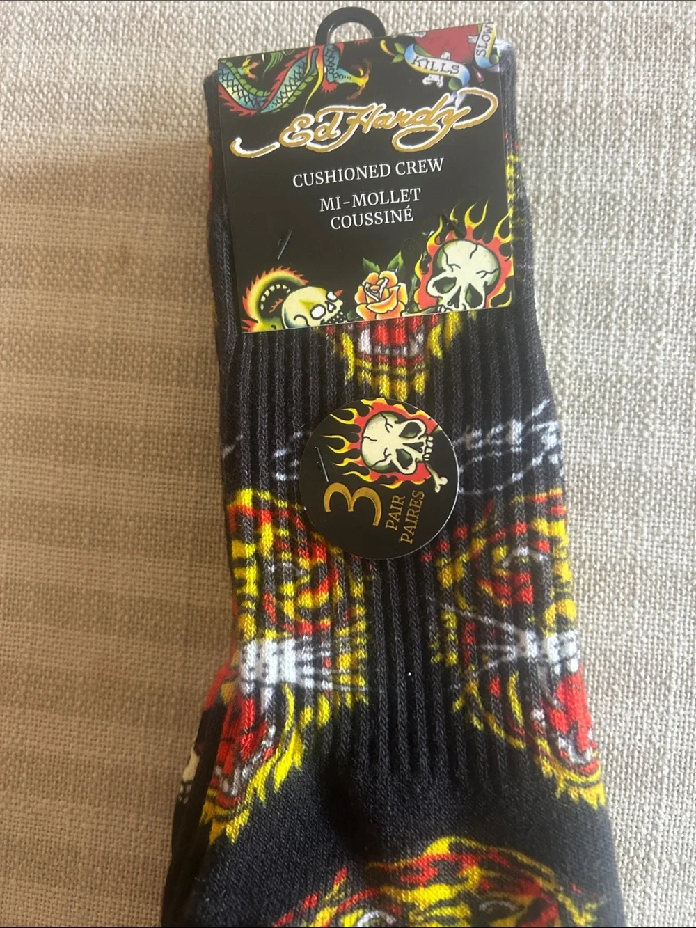 ED HARDY CUSHIONED 3 PAIS CREW SOCJKS SHOE SIZE 6-12 NWT